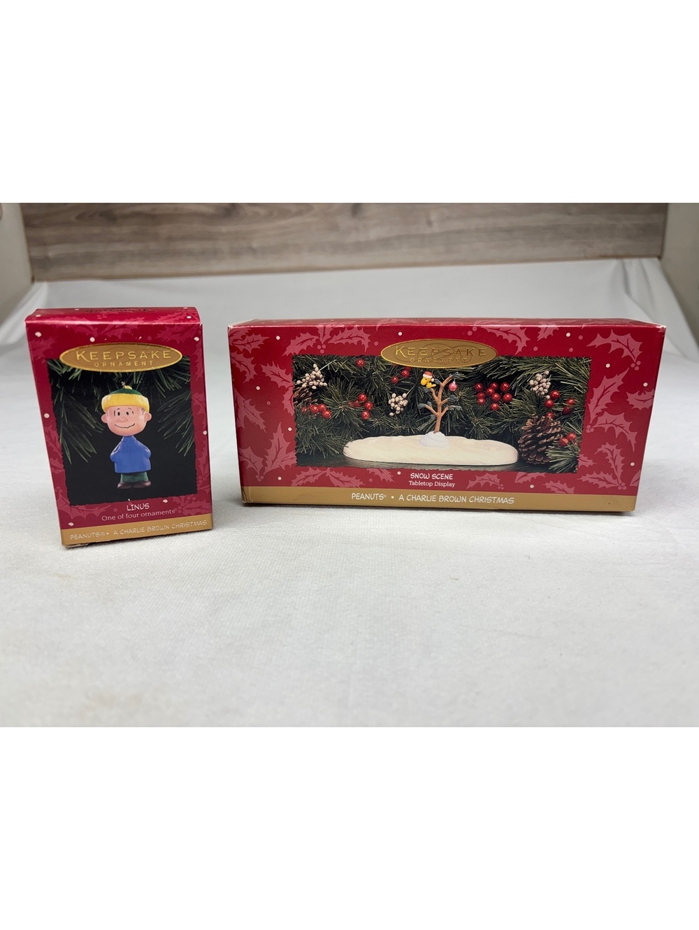 Hallmark Keepsake Ornaments Peanuts Linus & Snow Scene Display Set